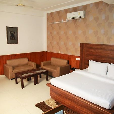 Red Apple Hotel Sangrur Exterior photo
