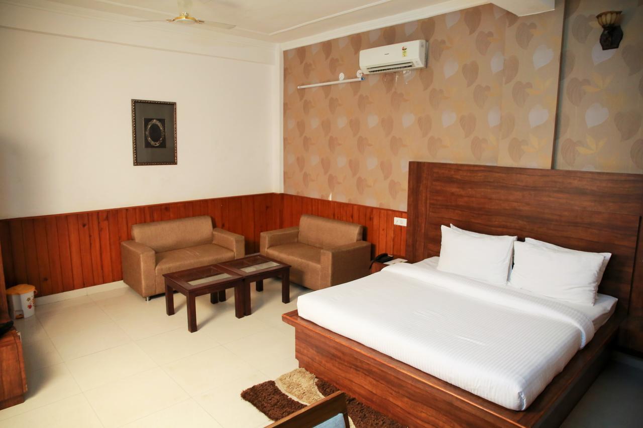 Red Apple Hotel Sangrur Exterior photo